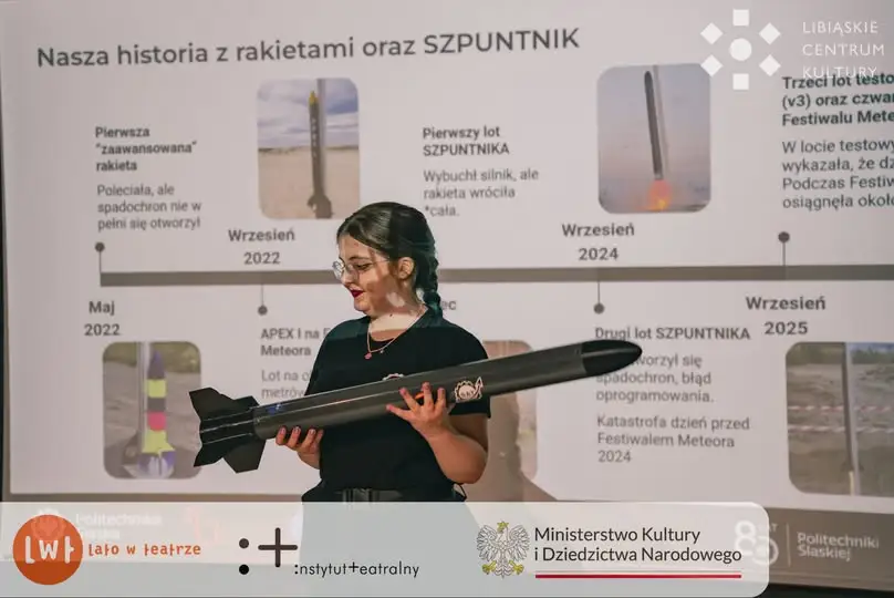 Młodzi naukowcy z Politechniki Śląskiej odwiedzili PrzeSTWORY teatru w Libiążu