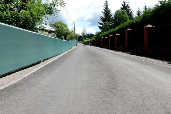 Ulica Lipowa w Czyżówce po przebudowie – nowa nawierzchnia i koniec problemów