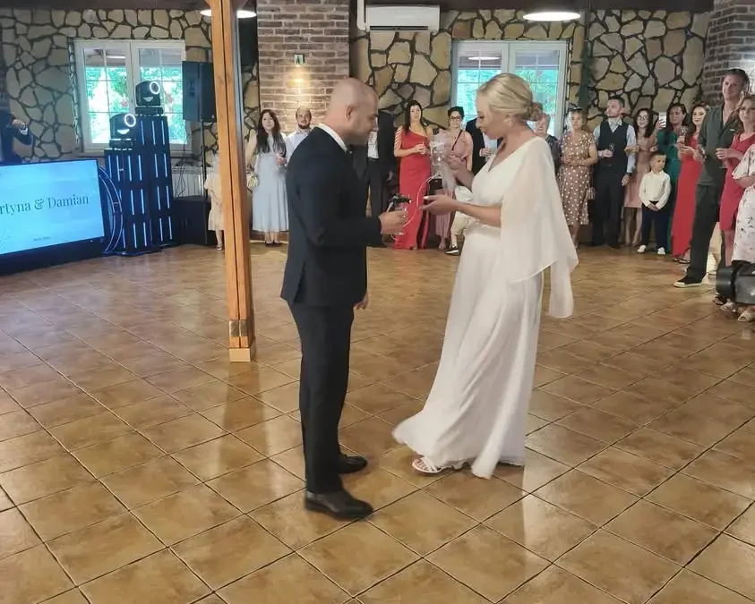 Ślub Damiana i Martyny: żółto-czarna rodzina MKS Trzebinia świętuje