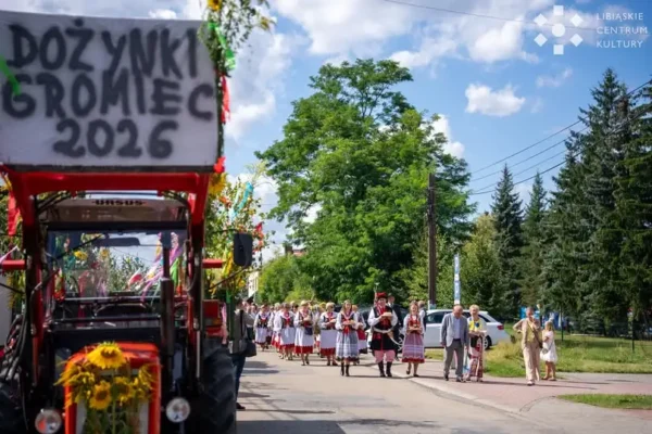 Dożynki w Gromcu: barwny korowód, występy KGW i zabawa do późna