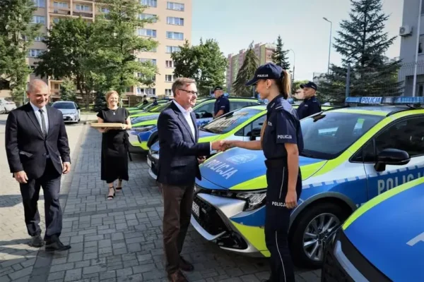 Nowy radiowóz dla policji w Libiążu – efekt współpracy samorządu z mundurowymi