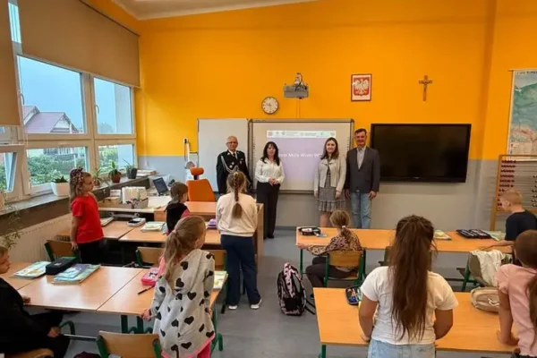 Mali strażacy z Alwerni rozpoczęli edukacyjną przygodę w projekcie „Jestem mały, wiem więcej”