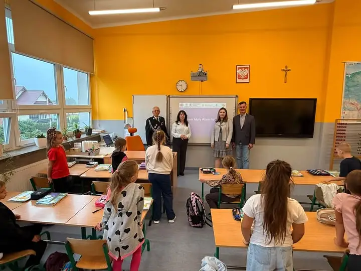 Mali strażacy z Alwerni rozpoczęli edukacyjną przygodę w projekcie „Jestem mały, wiem więcej”