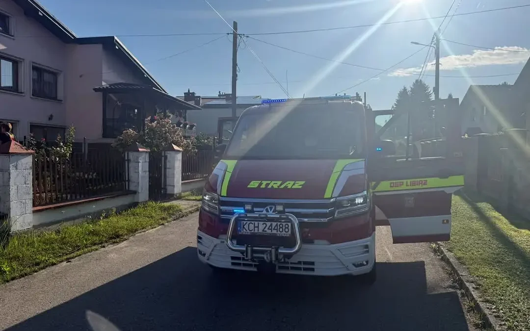 Interwencja OSP Libiąż: pomoc w przeniesieniu starszej osoby do karetki