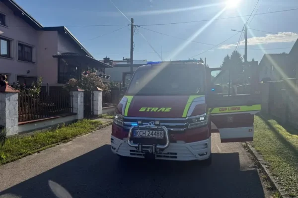 Interwencja OSP Libiąż: pomoc w przeniesieniu starszej osoby do karetki