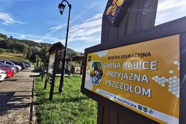 Ścieżka edukacyjna o pszczołach w Babicach przeszła gruntowną renowację