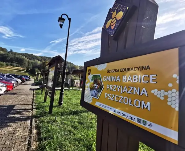Ścieżka edukacyjna o pszczołach w Babicach przeszła gruntowną renowację