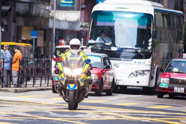 103 km/h w terenie zabudowanym. Motocyklista z Młoszowej stracił prawo jazdy