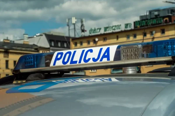 Nowe radiowozy w powiecie chrzanowskim. Uroczyste przekazanie i poświęcenie pojazdów
