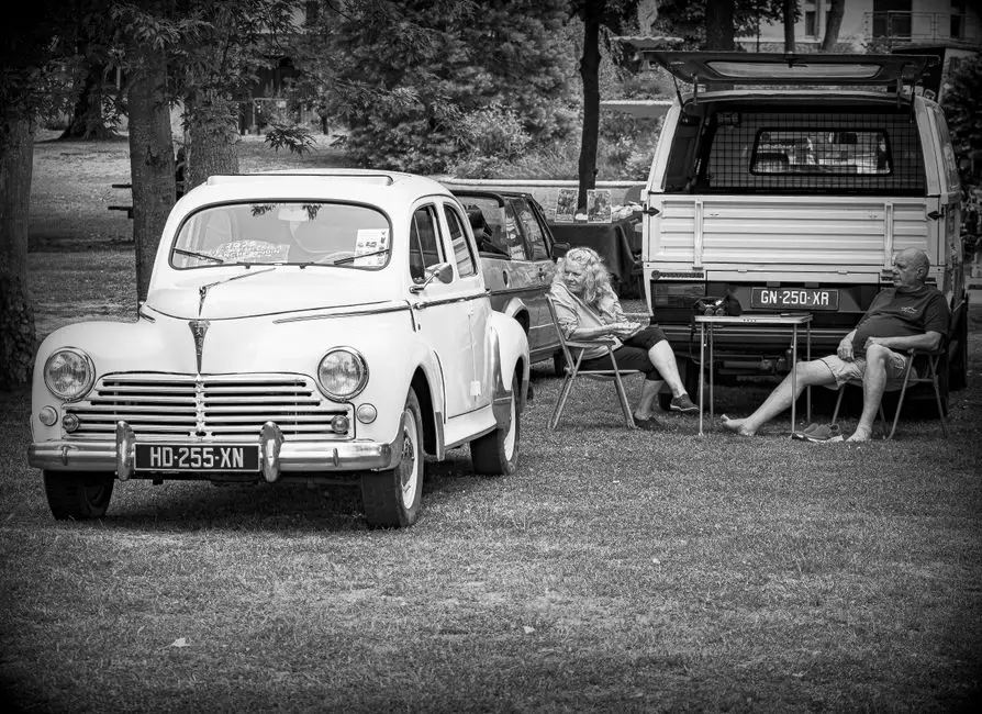XI Piknik Retro w Trzebini: zabytkowe auta, konkurs na strój i „Sokoły Kultury”