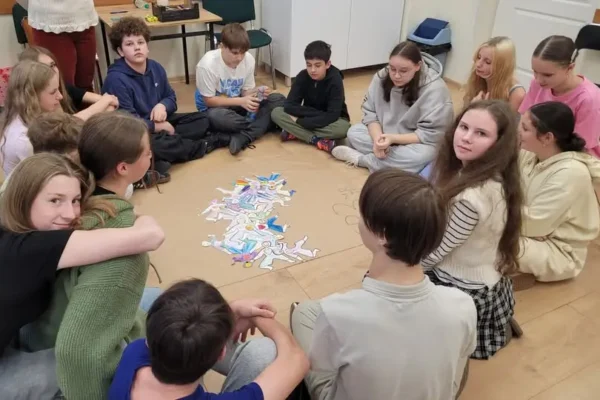 Warsztaty „Przelej emocje na papier” w Chrzanowie – klasa 7b zaskakuje po raz trzeci