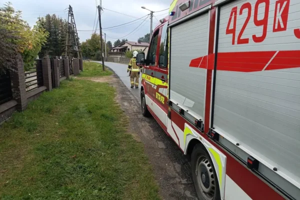Wyciek substancji ropopochodnej na ul. Armii Krajowej w Libiążu – interwencja OSP i Policji