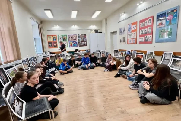 Warsztaty „Przelej emocje na kliszę” w Trzebini – fotografia jako opowieść o sobie
