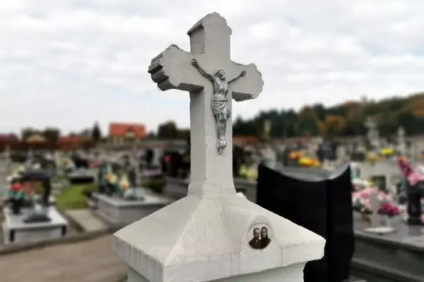 Cmentarz w Babicach kryje historie powstańca, hrabiego i bohatera strajku
