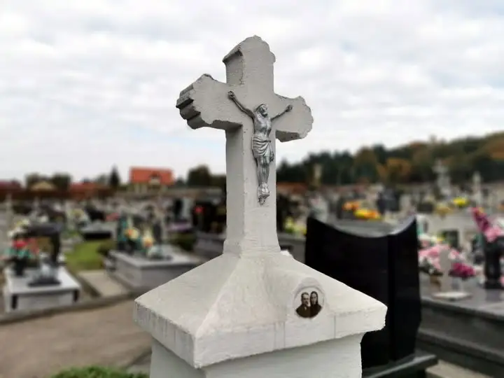 Cmentarz w Babicach kryje historie powstańca, hrabiego i bohatera strajku