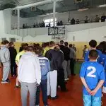 Gminne zawody w piłce halowej w Regulicach: drużyna ze Szkoły Podstawowej w Kwaczale zdobyła drugie miejsce