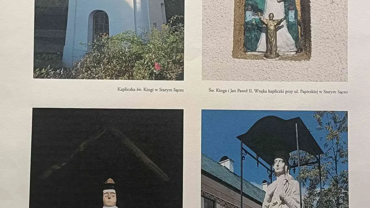 Fotografie beskidzkich kapliczek w witrynach biblioteki w Alwerni